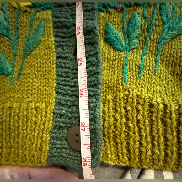 Woman’s gently worn vintage “Fall” themed cardigan hand knitted - Picture 6 of 16